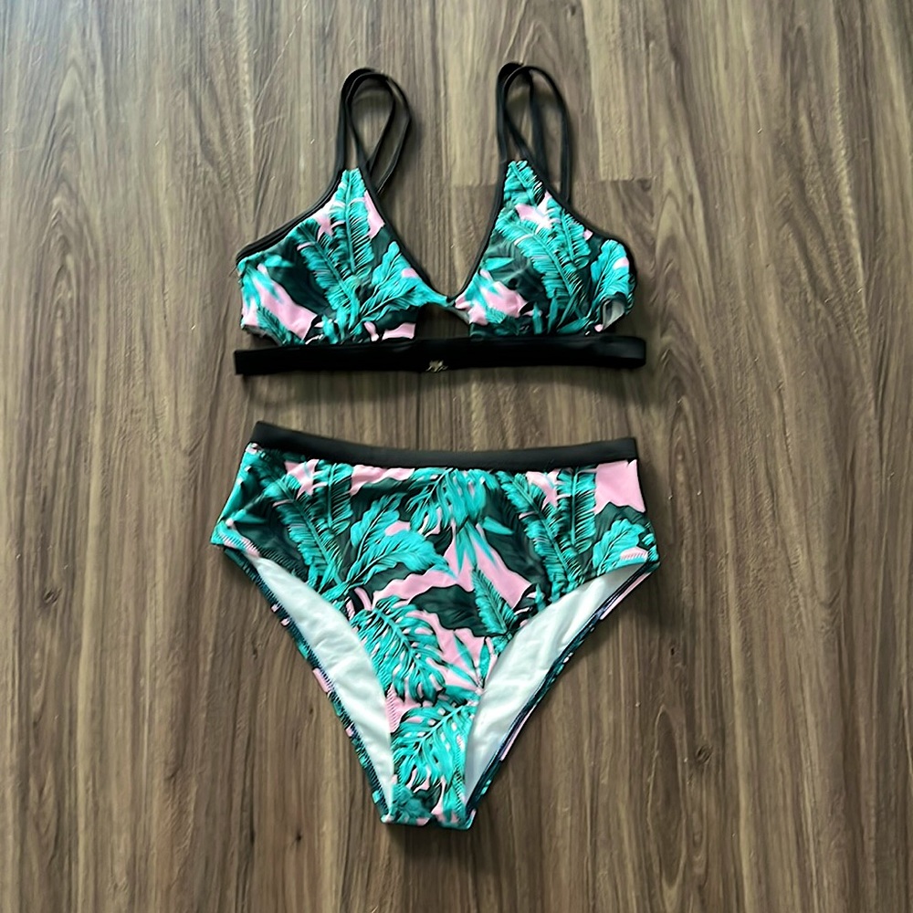 Cupshe medium high waisted bikini, new with tags
